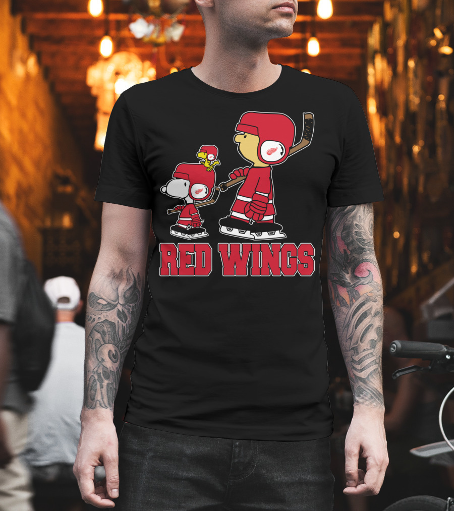 Snoopy And Detroit Red Wings Ice Hockey Fan Team-Up T-Shirt
