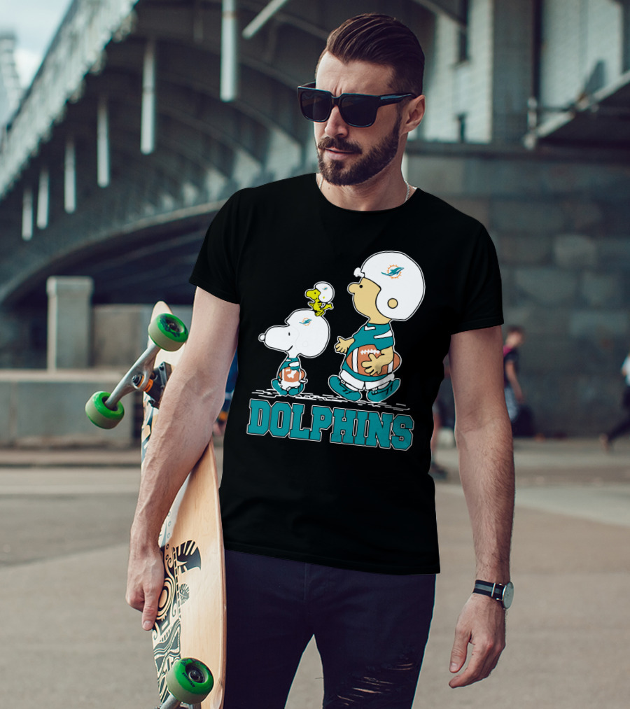 Snoopy Woodstock Charlie Brown Miami Dolphins Football Fans T-Shirt