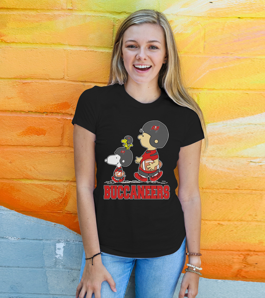Snoopy And Woodstock With Tampa Bay Buccaneers Football Fans T-Shirt