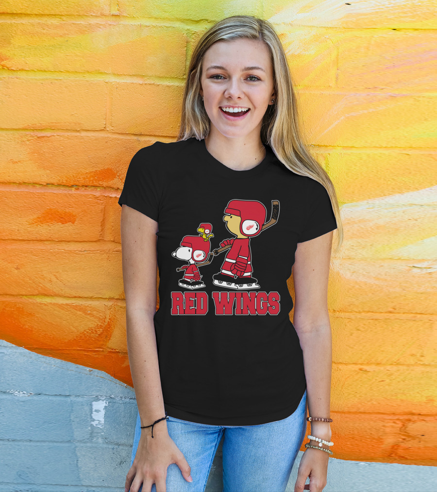Snoopy And Woodstock Detroit Red Wings Hockey Enthusiasts T-Shirt