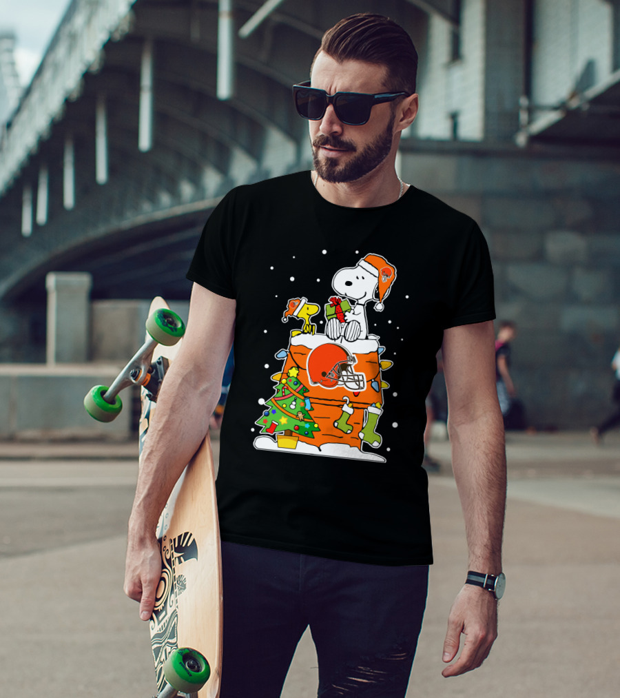 Cleveland Browns Snoopy Christmas Stockings And Tree T-Shirt