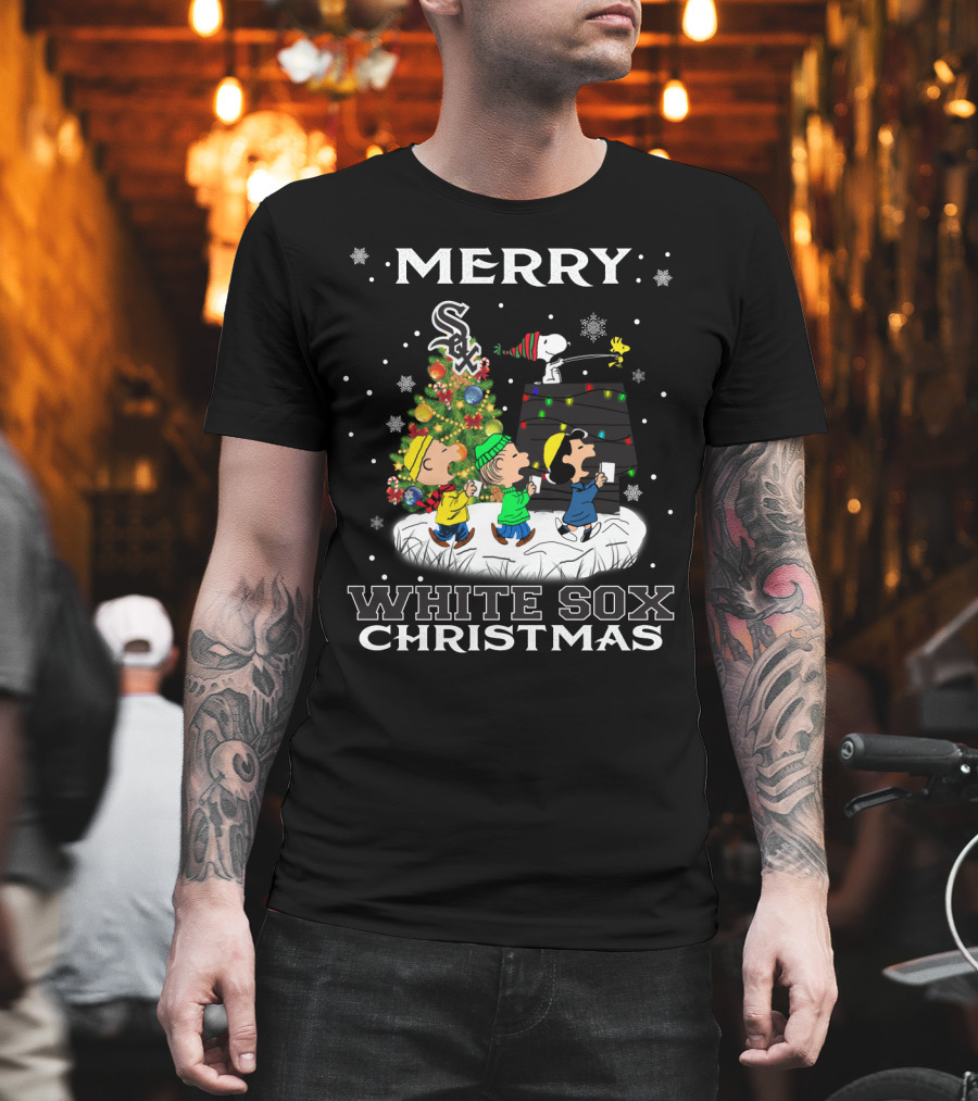 Merry Chicago White Sox Christmas For Snoopy Fans With Peanuts Characters T-Shirt