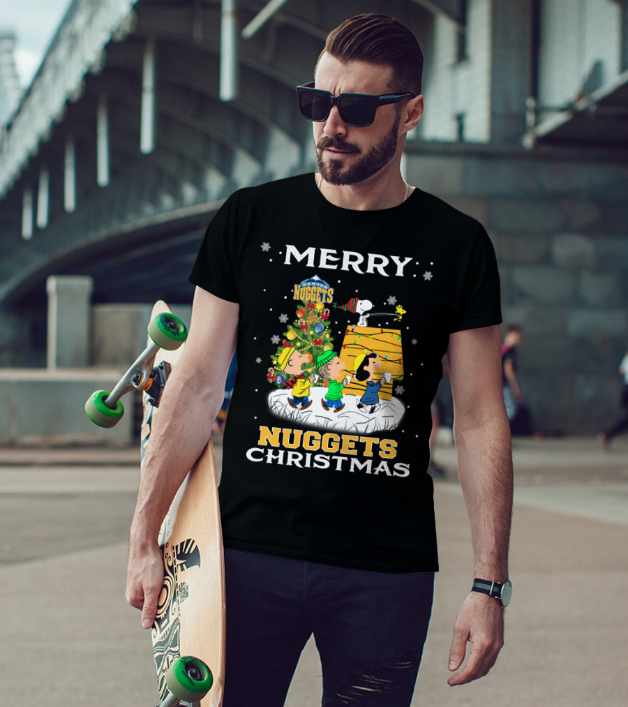 Merry Denver Nuggets Christmas Peanuts Characters And Snoopy Decorate Tree T-Shirt