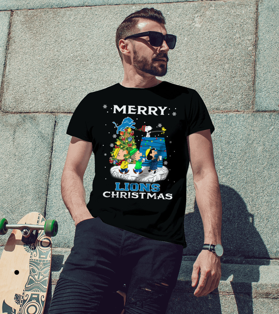 Merry Detroit Lions Christmas Snoopy Woodstock Peanuts Tree T-Shirt