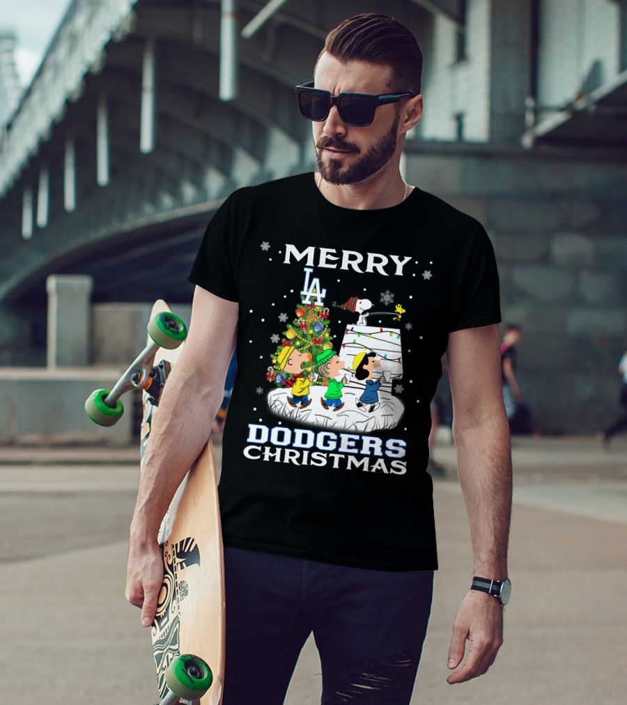 Merry Dodgers Christmas Snoopy And Friends Celebrate With La Dodgers Theme T-Shirt