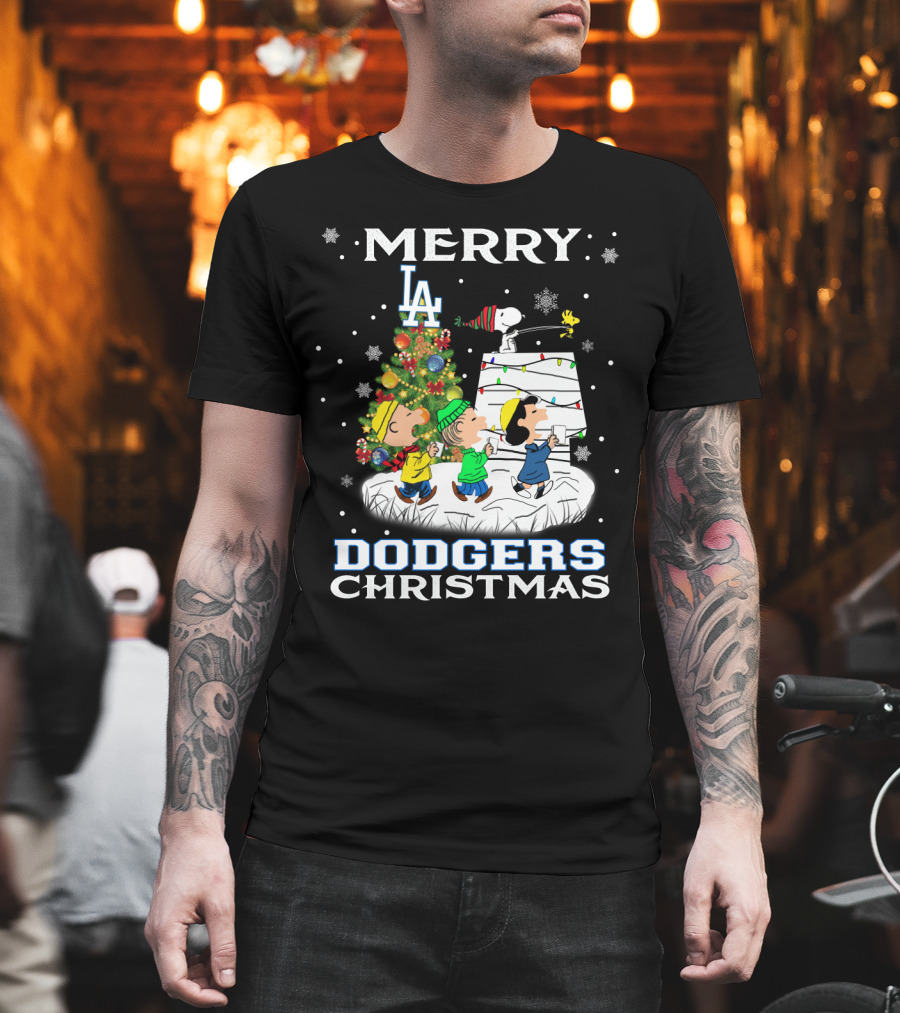 Merry Dodgers Christmas Snoopy And Friends Celebrate With La Dodgers Theme T-Shirt