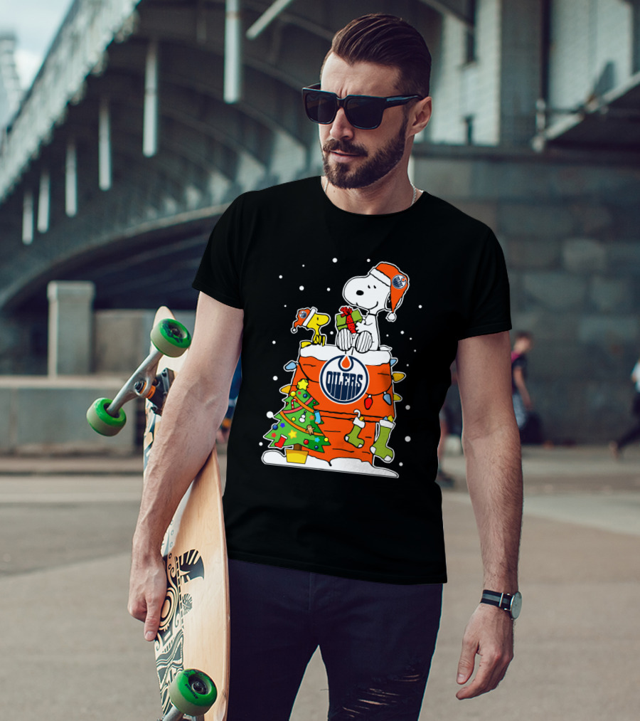 Snoopy And Woodstock Celebrate Edmonton Oilers Christmas With Gifts And Lights T-Shirt