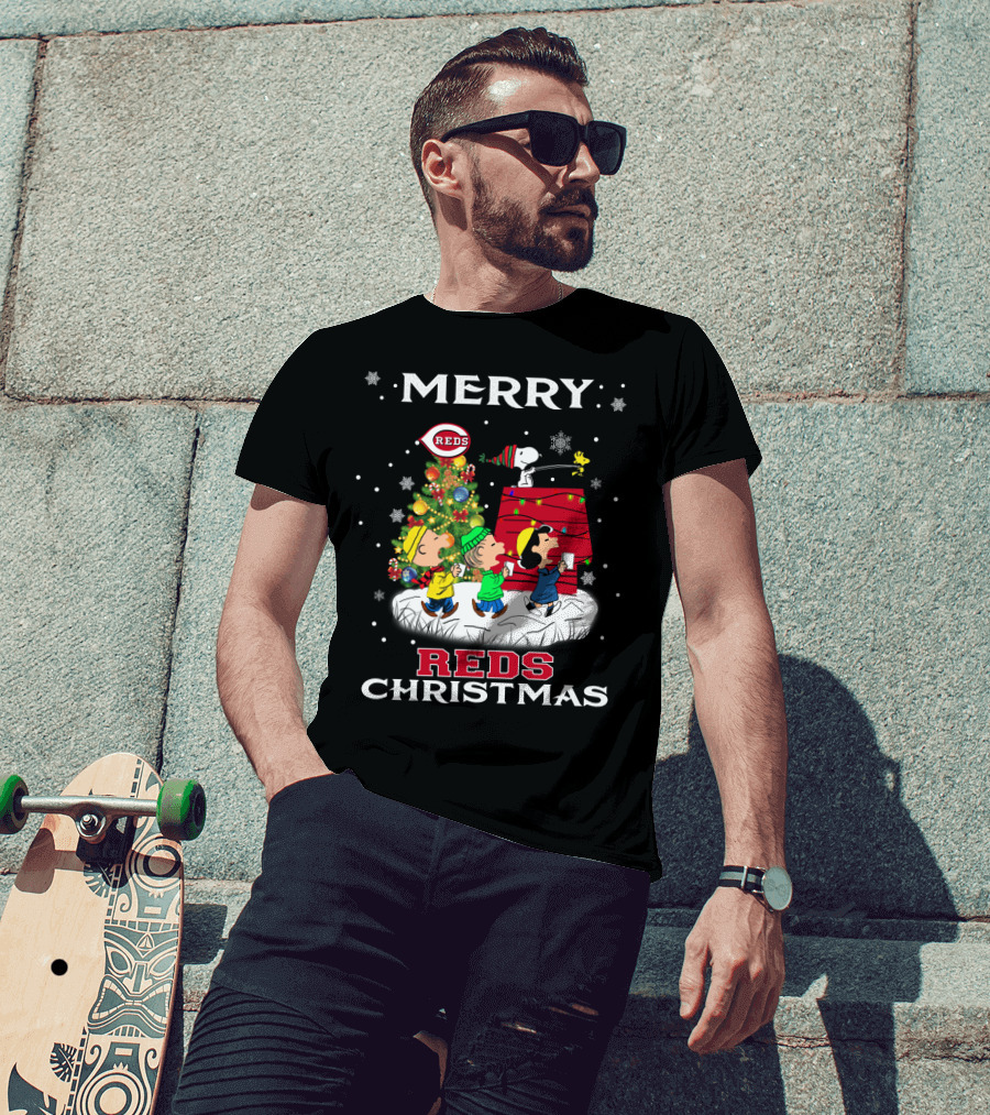 Merry Cincinnati Reds Christmas Featuring Snoopy And Peanuts Characters T-Shirt
