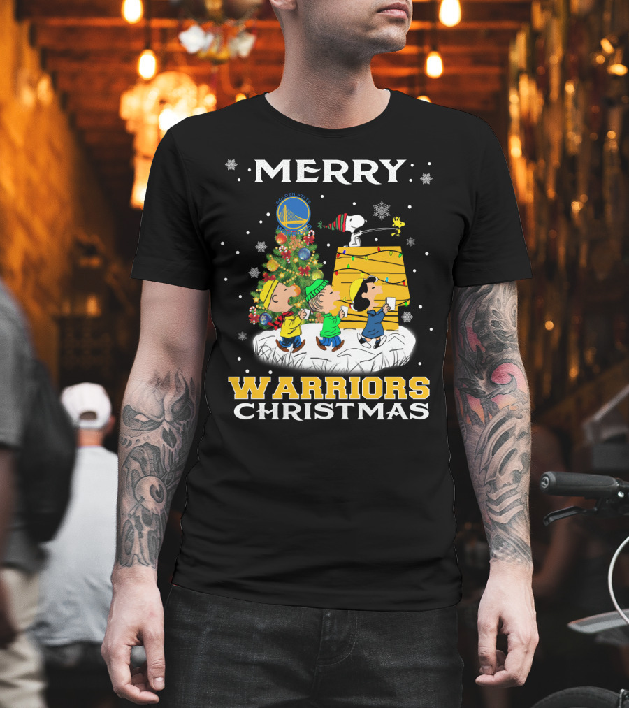Merry Golden State Warriors Christmas Snoopy Charlie Brown Tree T-Shirt