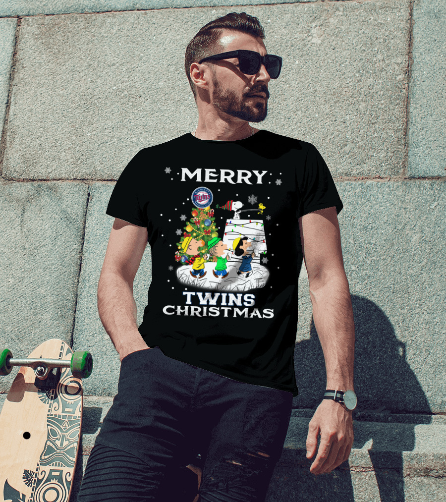 Merry Minnesota Twins Christmas With Snoopy And Peanuts Characters T-Shirt