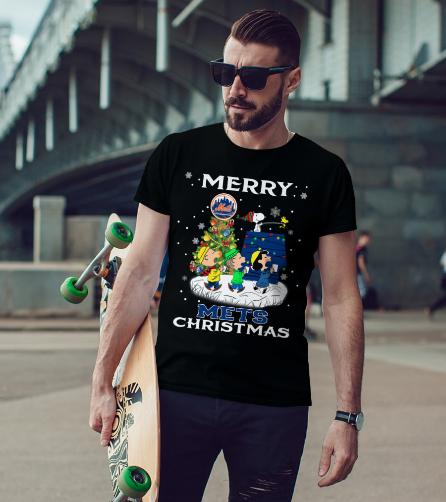 New York Mets Christmas Featuring Snoopy And Peanuts Characters T-Shirt