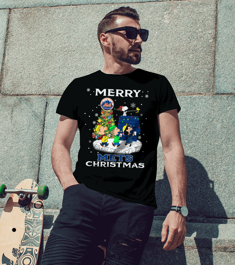New York Mets Christmas Featuring Snoopy And Peanuts Characters T-Shirt