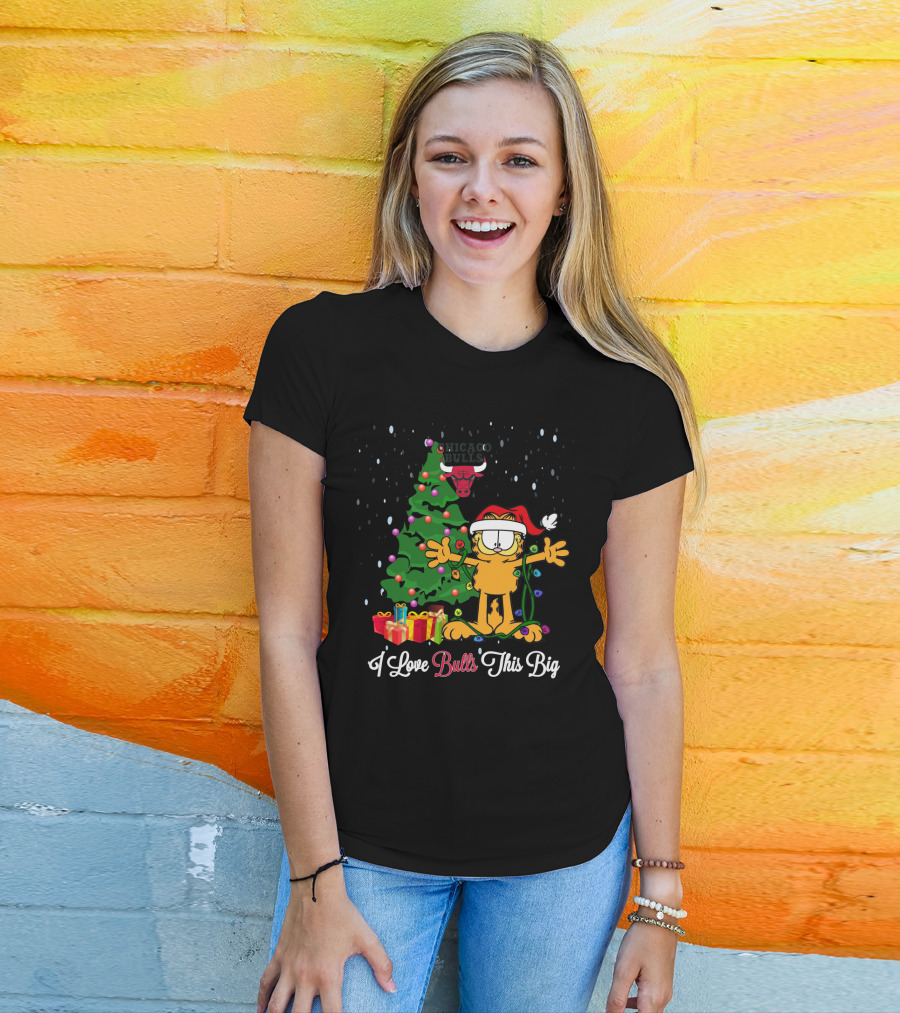 I Love Bulls This Big Xmas Garfield Cat Christmas Tree Chicago Bulls Fans T-Shirt