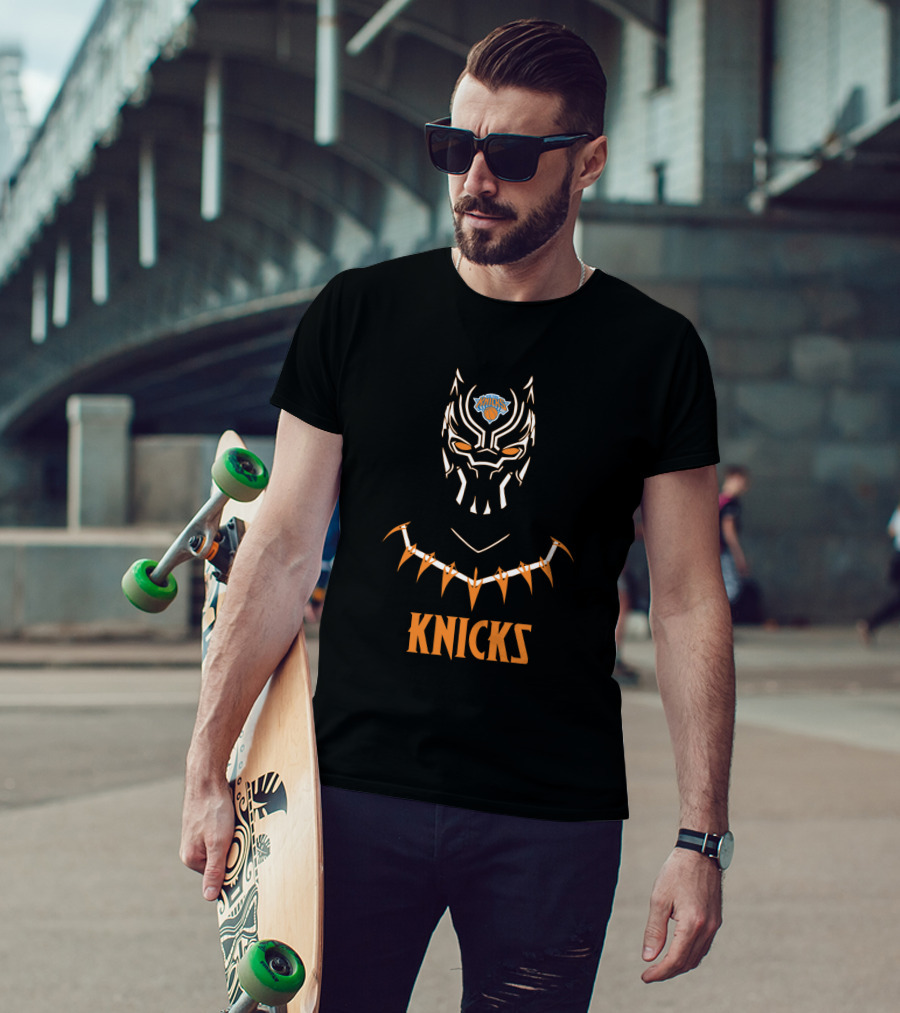 Black Panther Knicks Fans Iconic Mask And Necklace T-Shirt