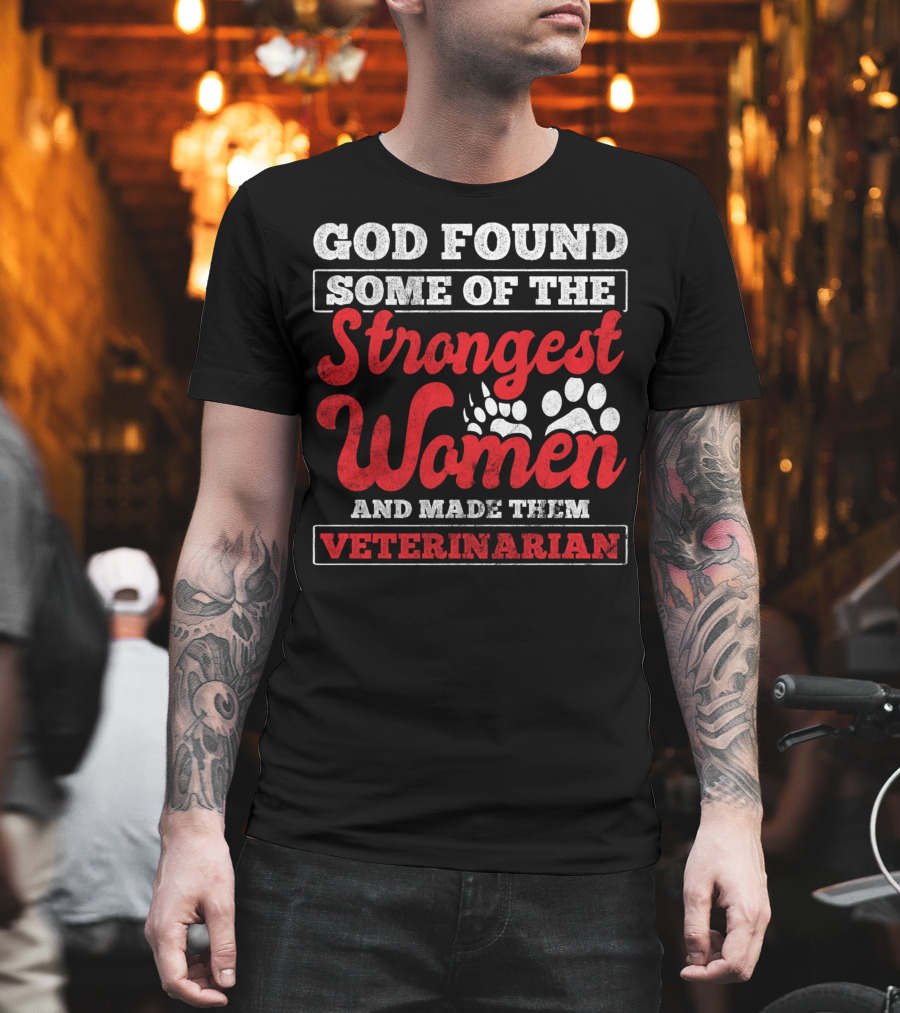 God Found Some Of The Strongest Women And Made Them Veterinarian T-Shirt