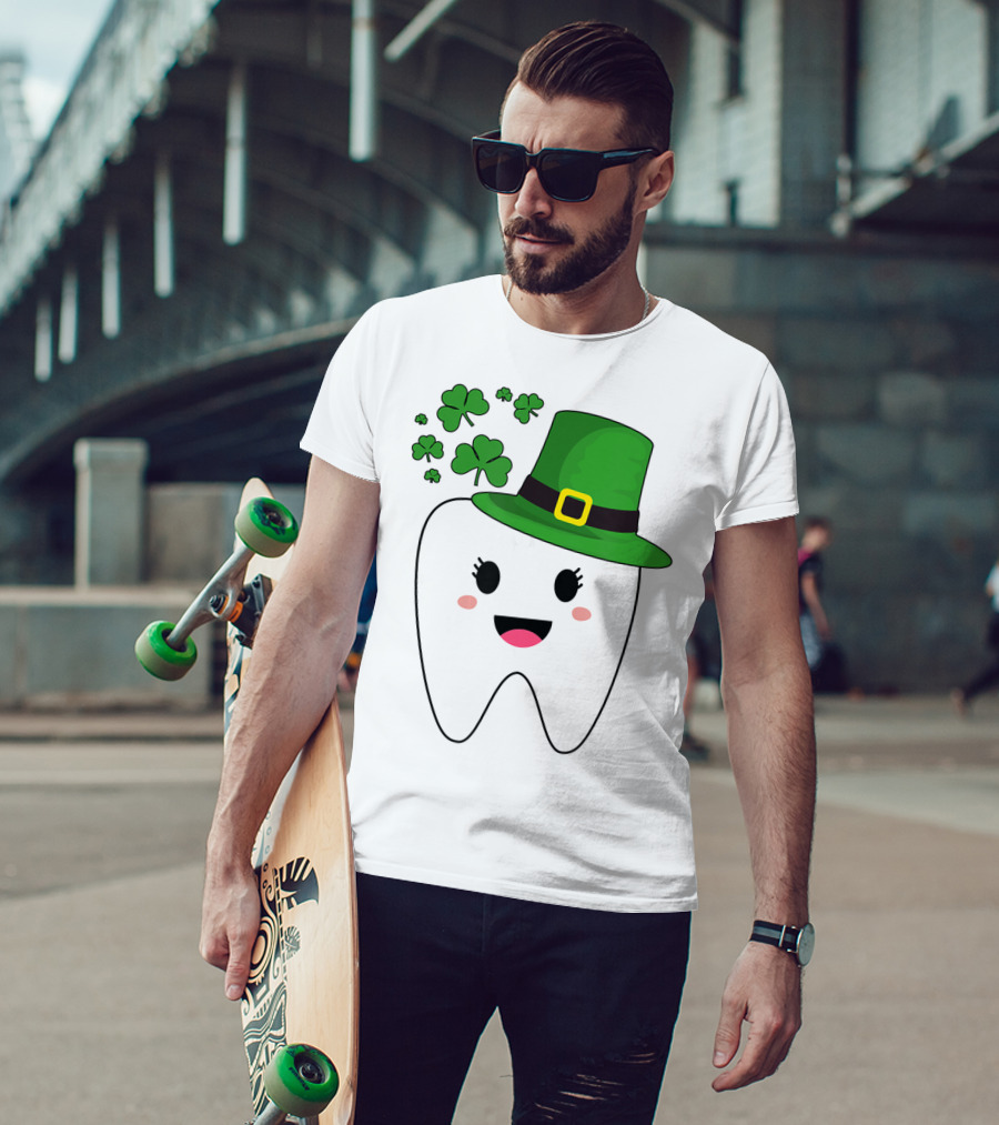 Cute Tooth With Hat Dental Assistant Shamrock St Patrick's Day T-Shirt
