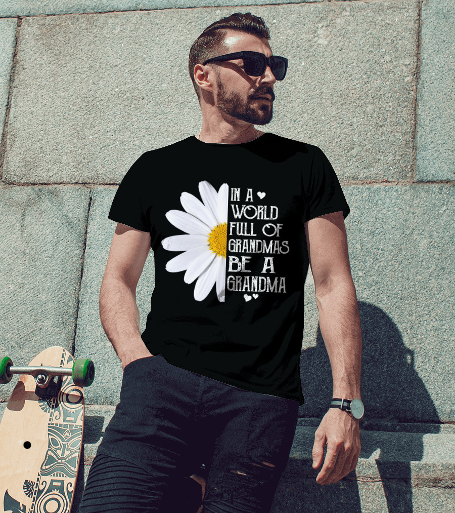 In A World Full Of Grandmas Be A Grandma White Daisy Flower With Hearts T-Shirt