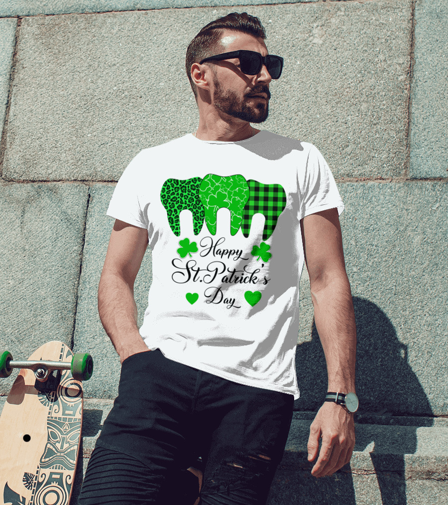 Happy St Patrick's Day Funny Dentist Clover Tooth T-Shirt