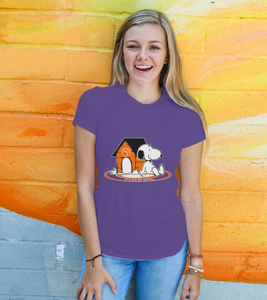 Clemson Tigers Football Forever Snoopy Doghouse Fan T-Shirt
