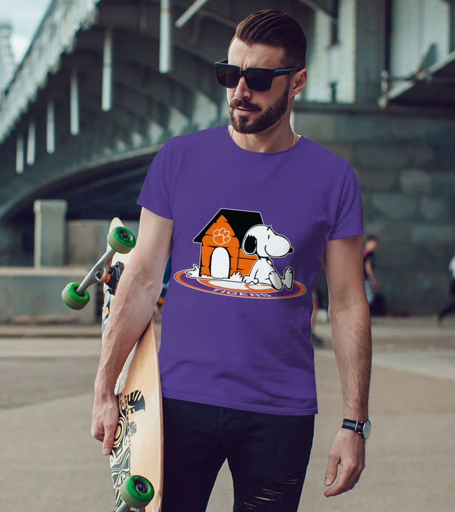 Clemson Tigers Football Forever Snoopy Doghouse Fan T-Shirt