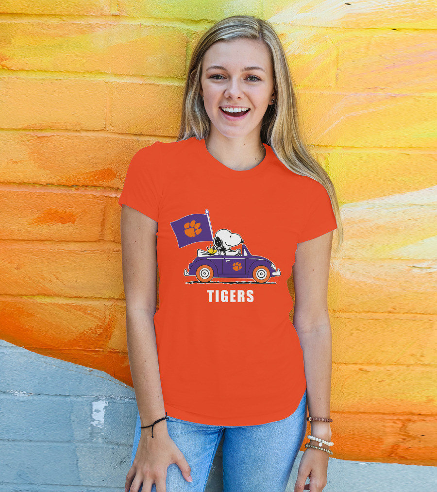 Clemson Tigers Snoopy Driving With Woodstock In Purple Car T-Shirt