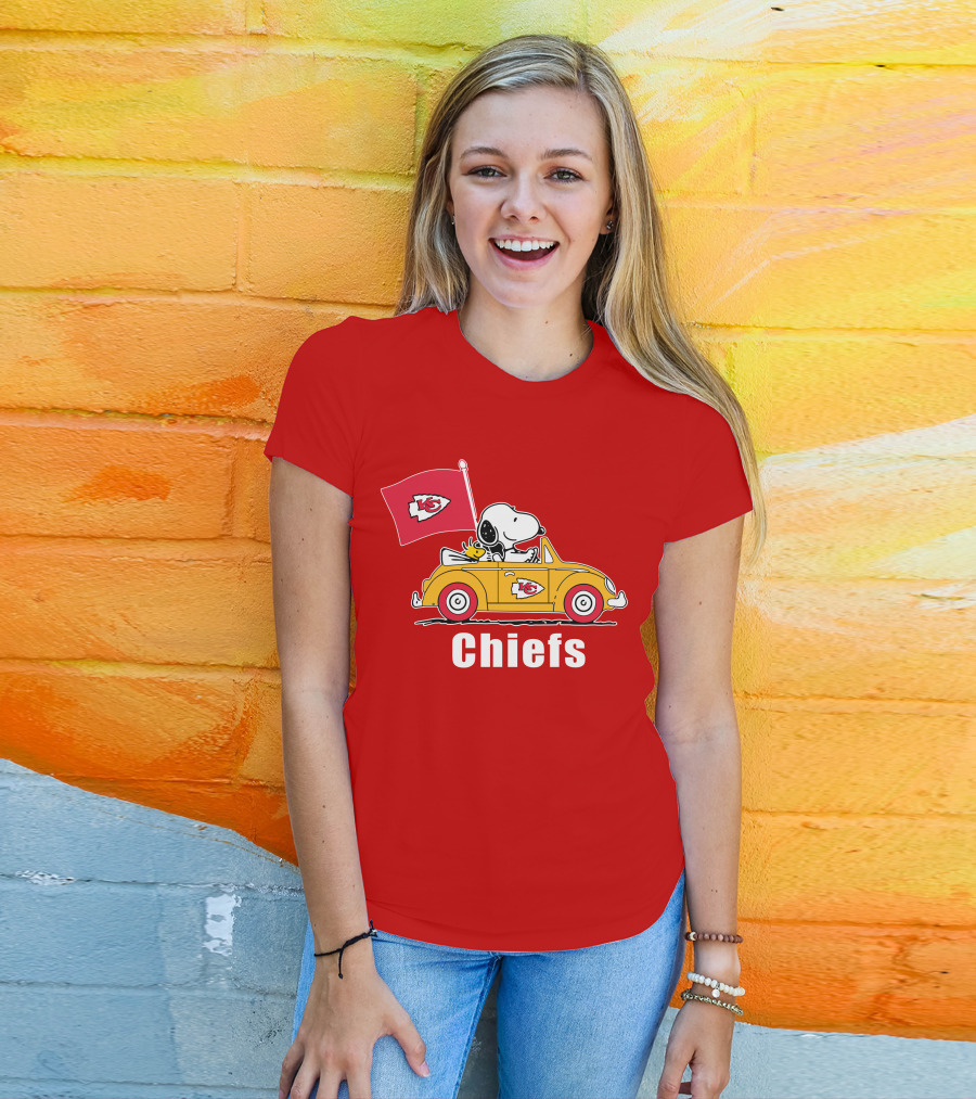 Kansas City Chiefs Snoopy Riding With Woodstock In Yellow Car T-Shirt