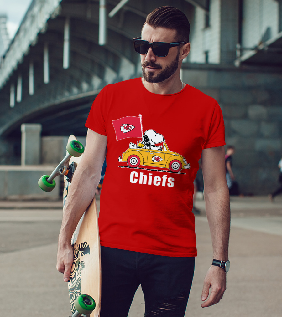 Kansas City Chiefs Snoopy Riding With Woodstock In Yellow Car T-Shirt