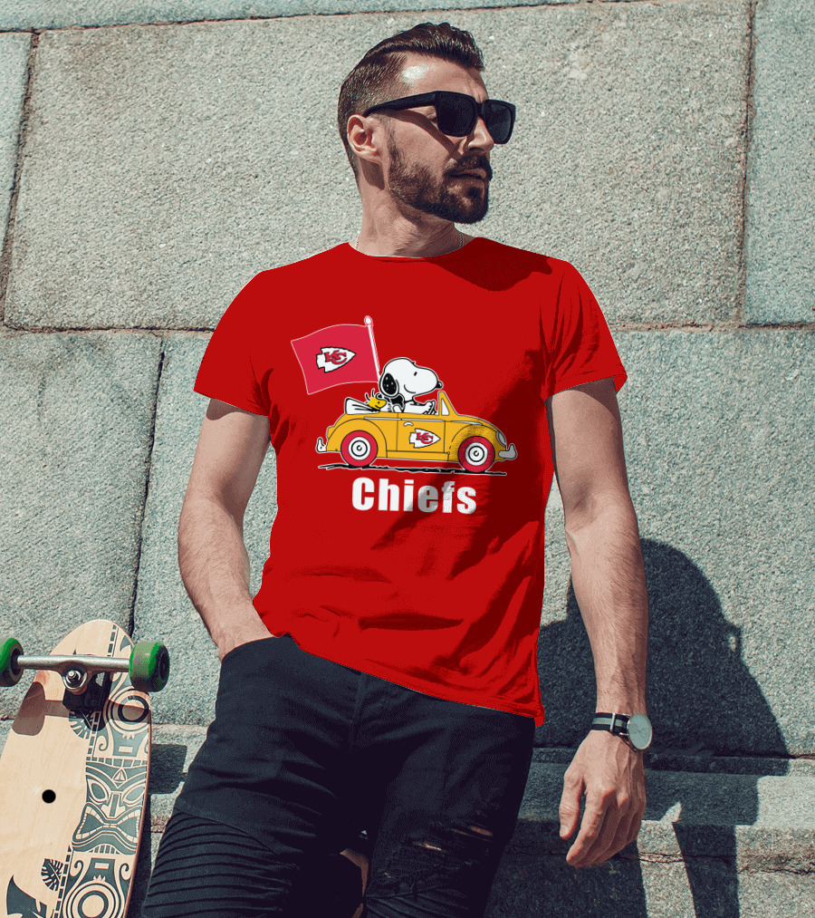 Kansas City Chiefs Snoopy Riding With Woodstock In Yellow Car T-Shirt