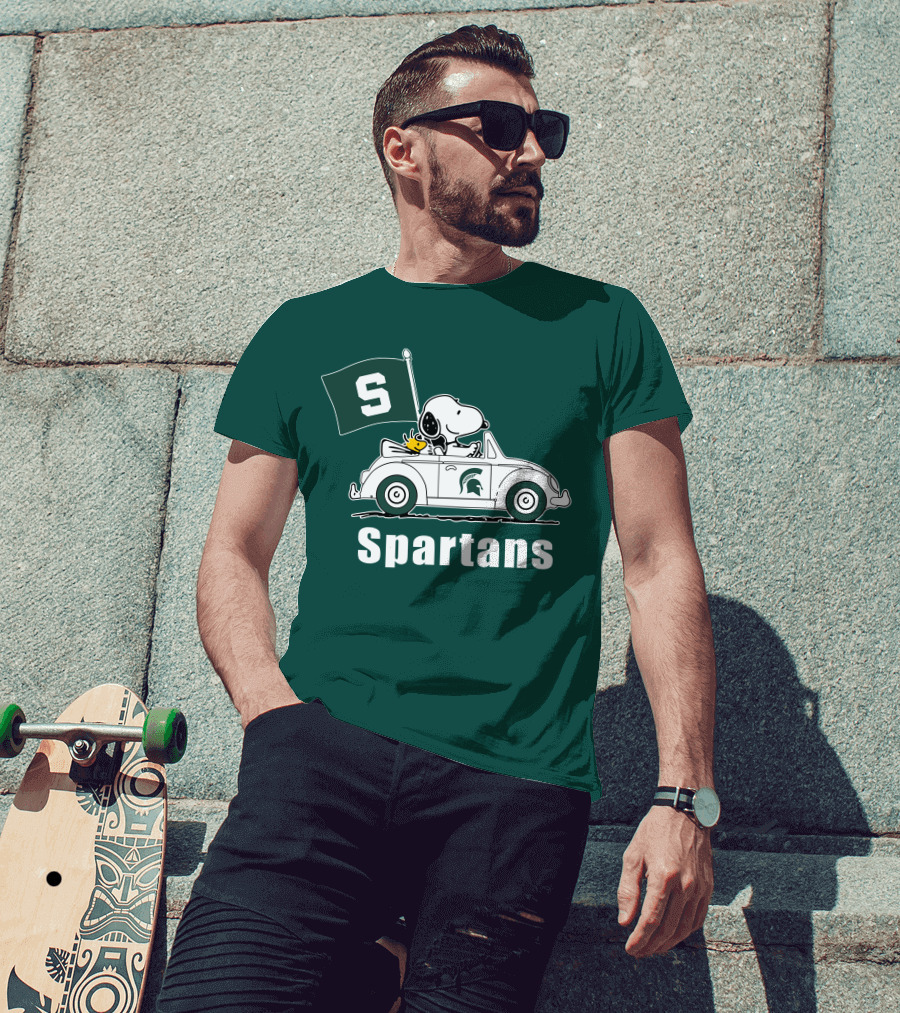 Snoopy Driving With Michigan State Spartans Flag T-Shirt