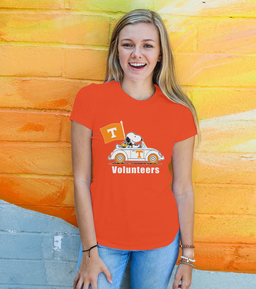 Tennessee Volunteers Snoopy Driving With T Flag T-Shirt