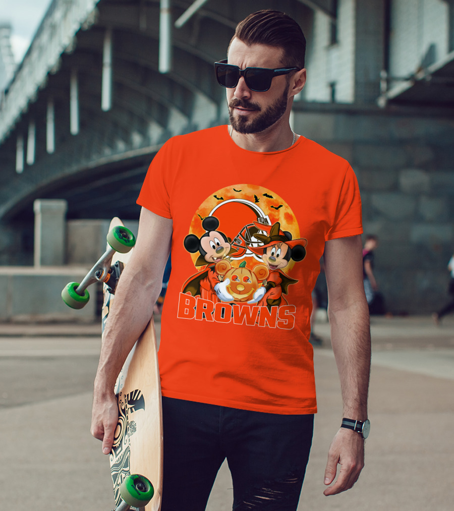 Cleveland Browns Mickey And Minnie Mouse Halloween Bats Pumpkin Helmet T-Shirt
