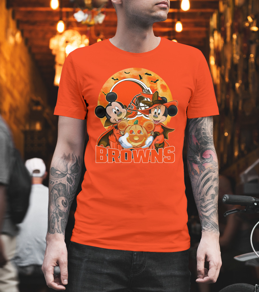 Cleveland Browns Mickey and Minnie Mouse Halloween Bats Pumpkin Helmet T-Shirt