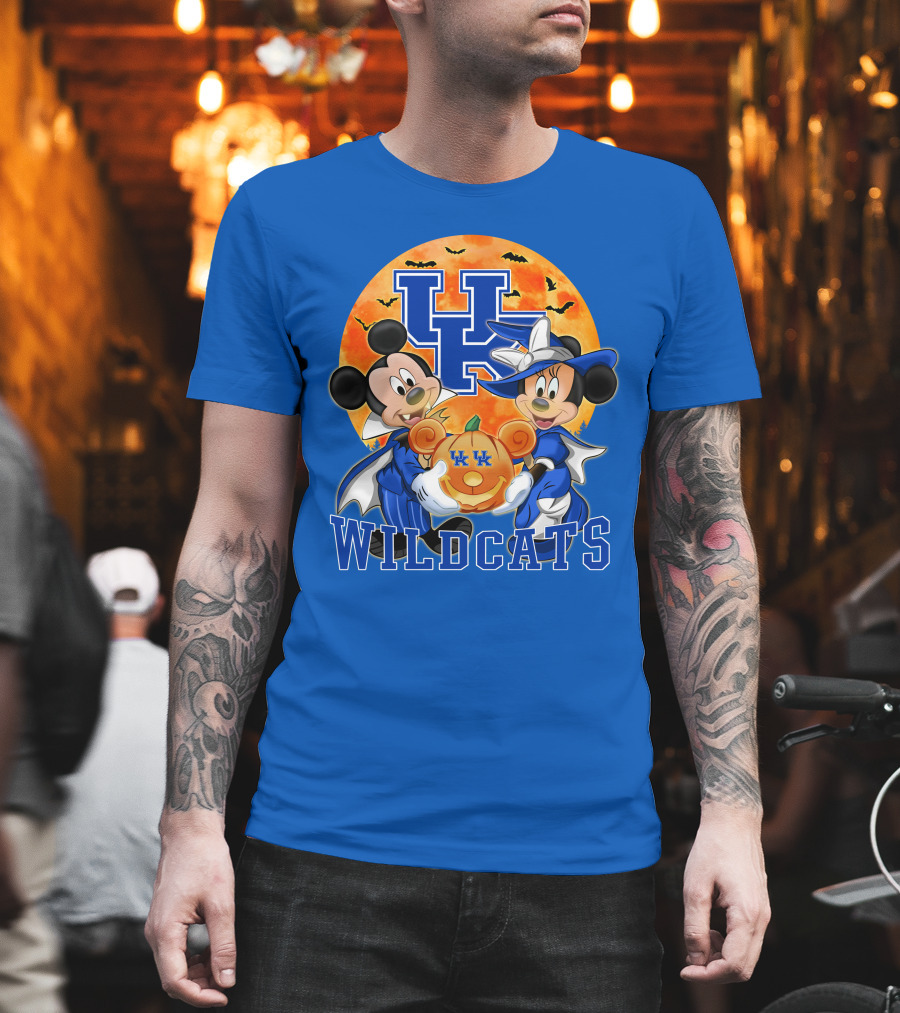 Kentucky Wildcats Mickey Mouse Minnie Mouse Halloween Moon Pumpkin T-Shirt