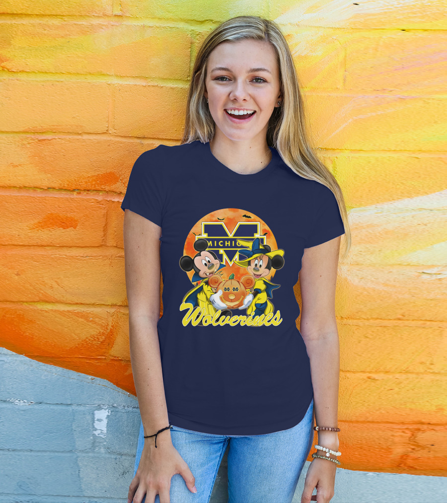 Michigan Wolverines Mickey And Minnie Mouse Halloween Pumpkin T-Shirt