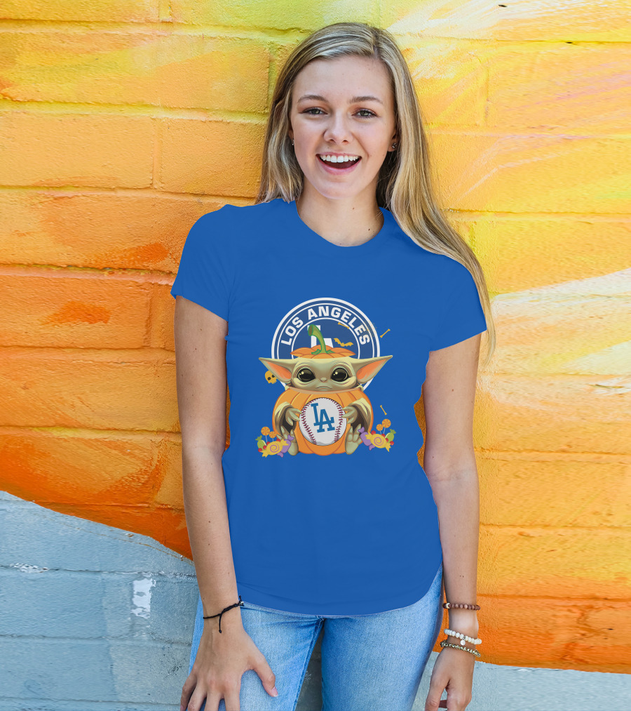 Los Angeles Dodgers Halloween Baby Yoda Hugging Pumpkin T-Shirt