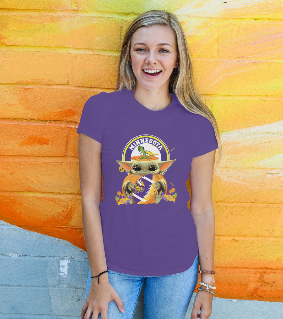 Halloween Pumpkin Baby Yoda Minnesota Vikings Hug T-Shirt