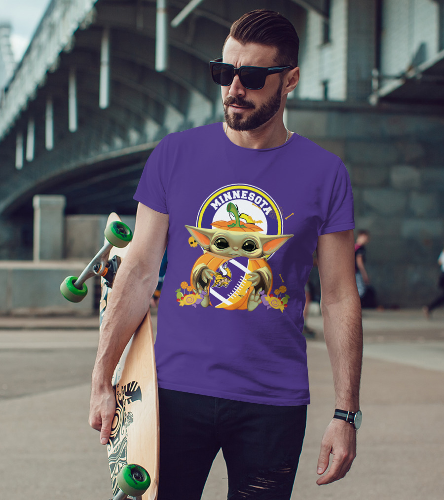 Halloween Pumpkin Baby Yoda Minnesota Vikings Hug T-Shirt