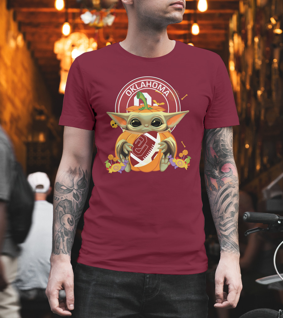 Halloween Pumpkin Baby Yoda Hug Oklahoma Sooners Football T-Shirt