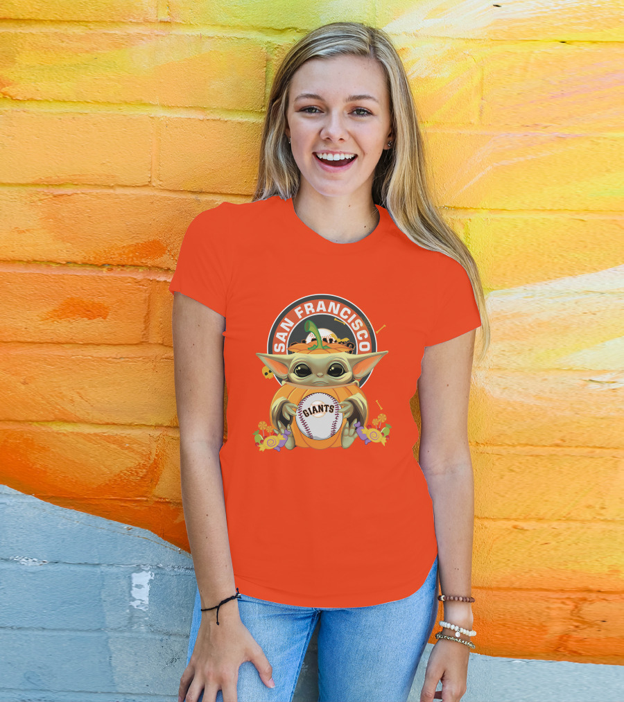 San Francisco Giants Halloween Baby Yoda Pumpkin Hug Baseball T-Shirt