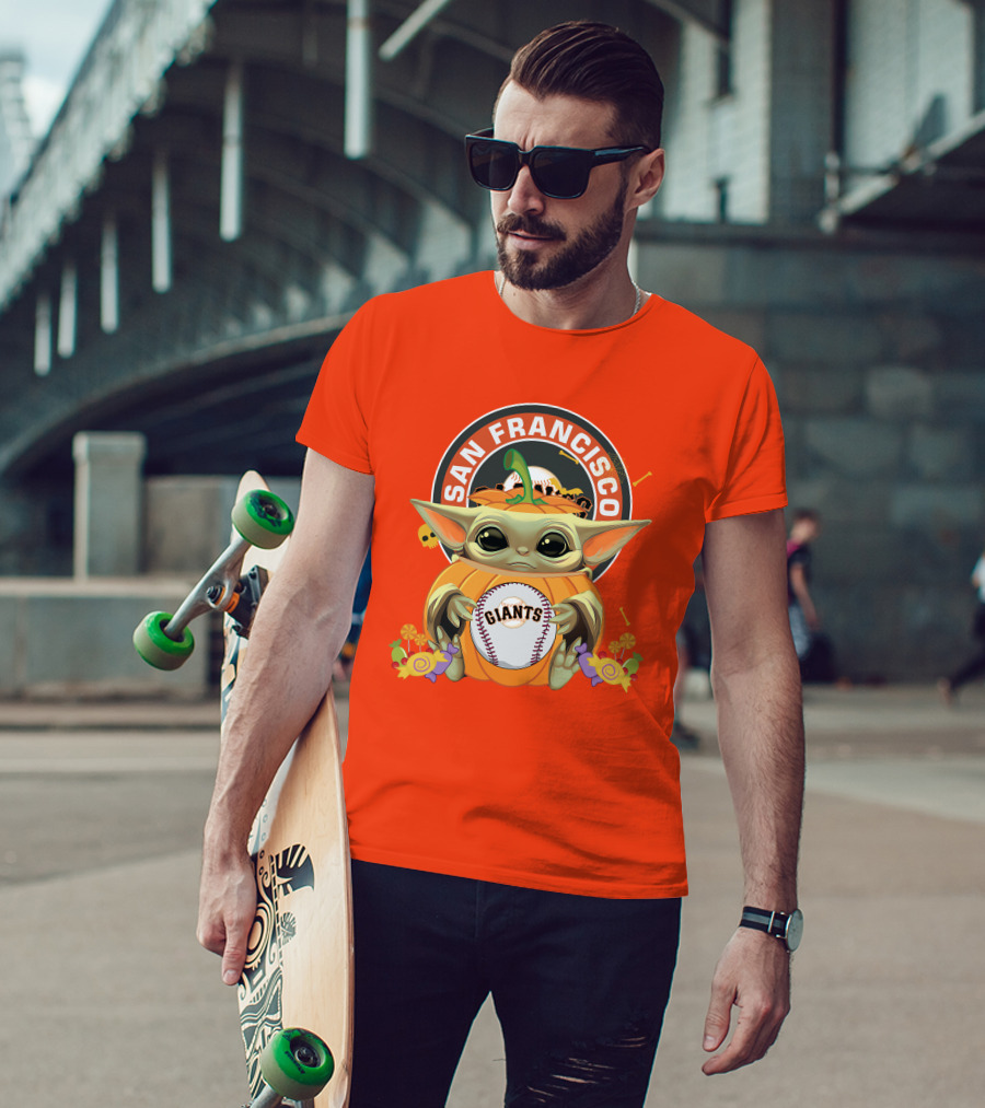 San Francisco Giants Halloween Baby Yoda Pumpkin Hug Baseball T-Shirt
