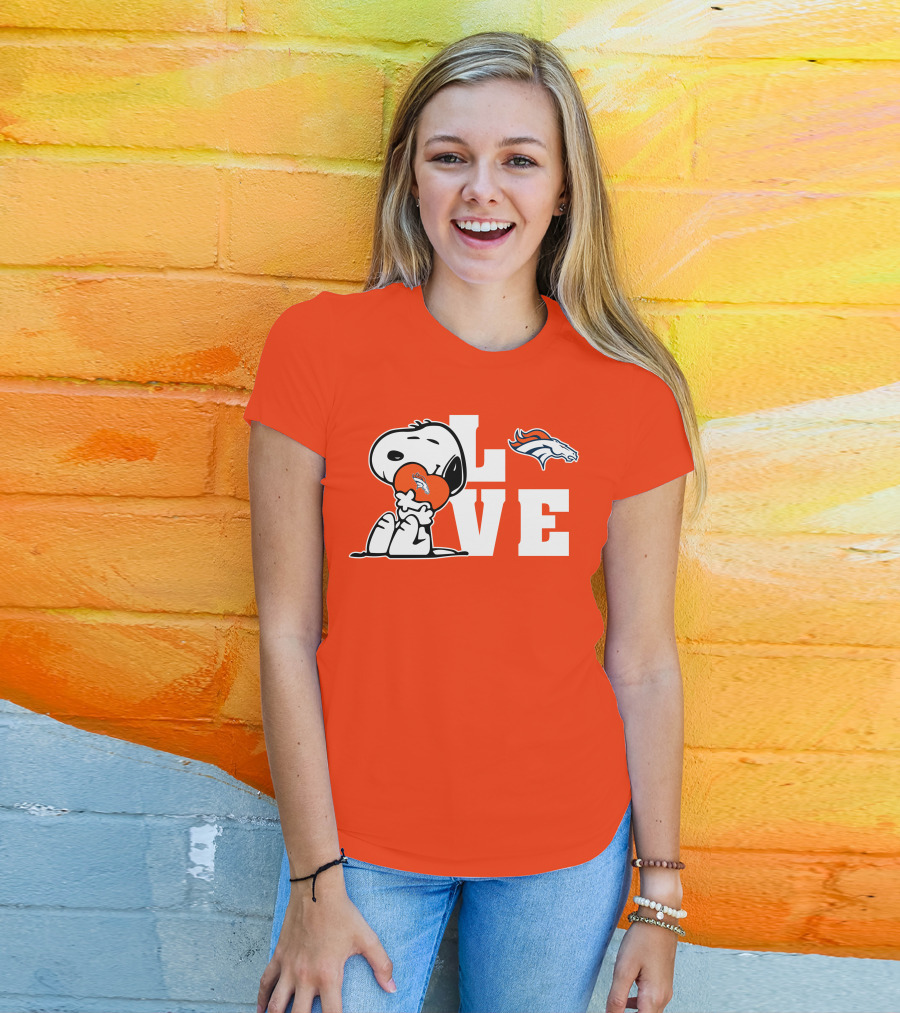 Snoopy Hugging Heart Denver Broncos Love T-Shirt