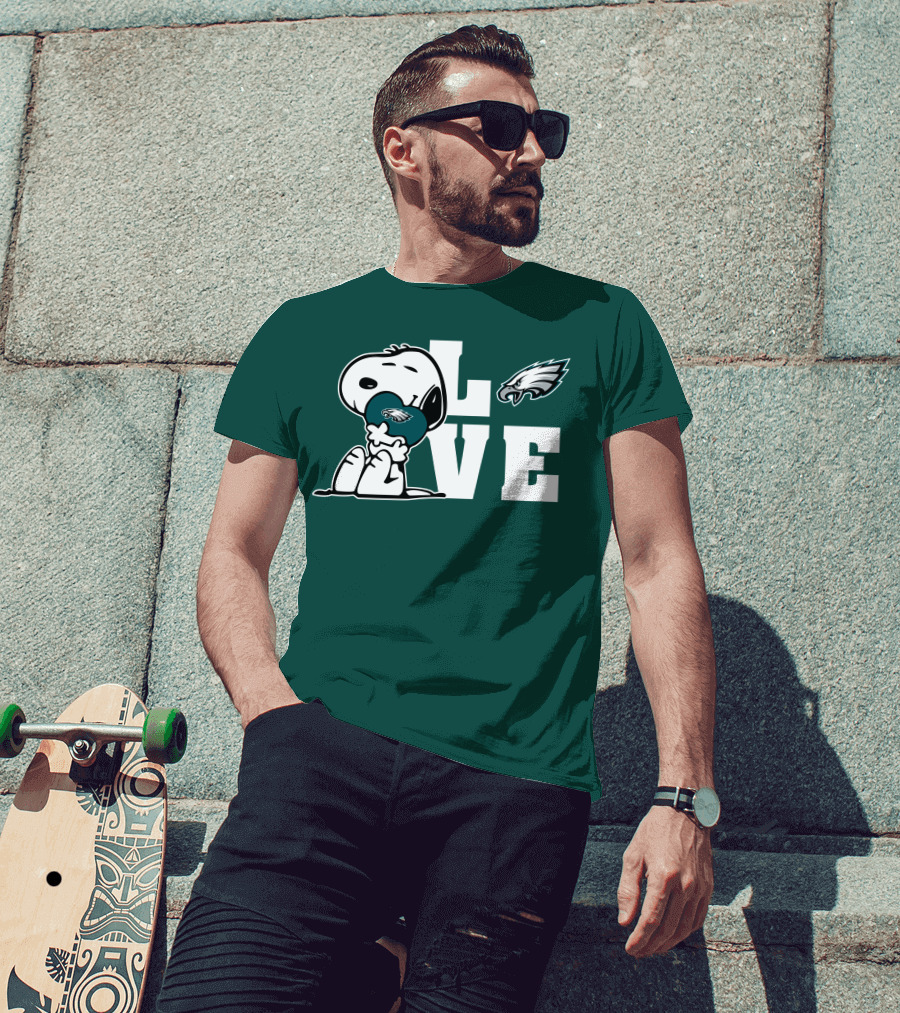 Snoopy Love Philadelphia Eagles Emblem Lve T-Shirt