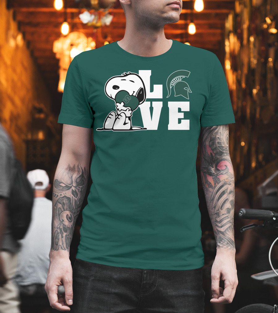 Snoopy Hugging Heart with Michigan State Spartans Helmet LOVE T-Shirt