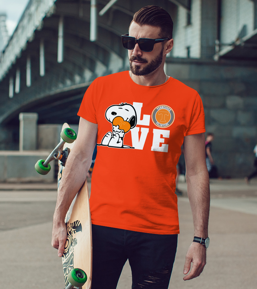 Snoopy Love Tennessee Volunteers Logo Peanuts Football Fan T-Shirt