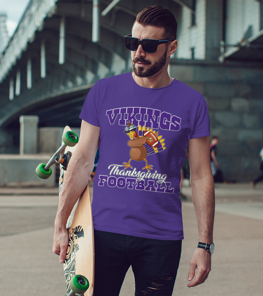 Vikings Thanksgiving Football Turkey Holding Minnesota Logo Ball T-Shirt