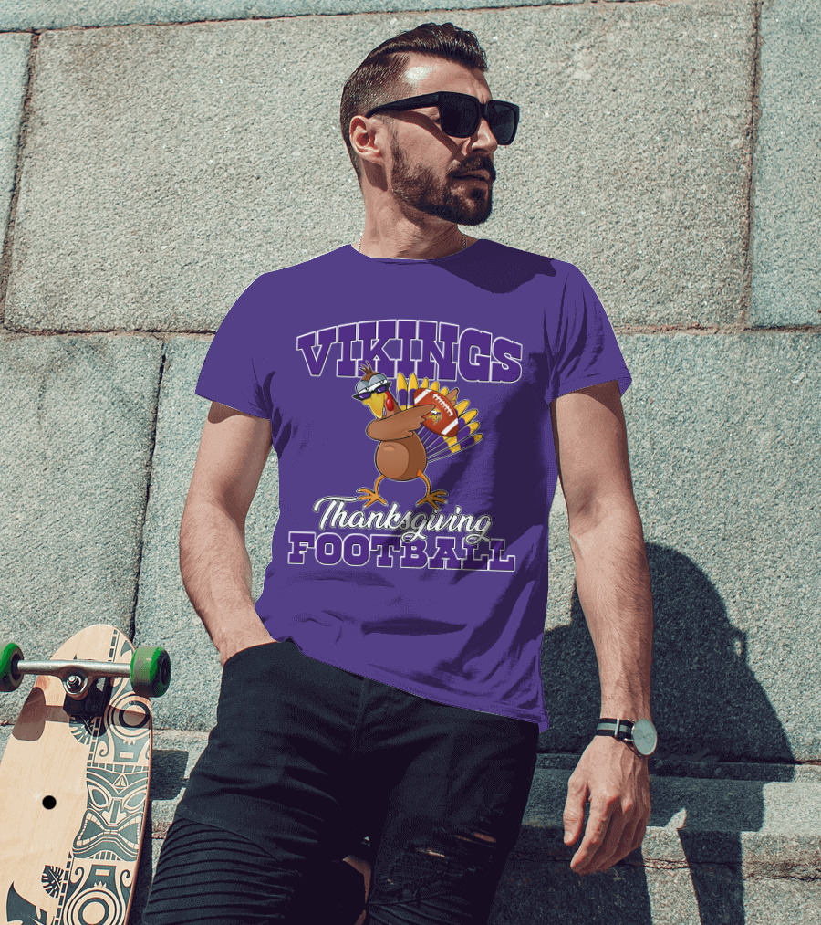 Vikings Thanksgiving Football Turkey Holding Minnesota Logo Ball T-Shirt
