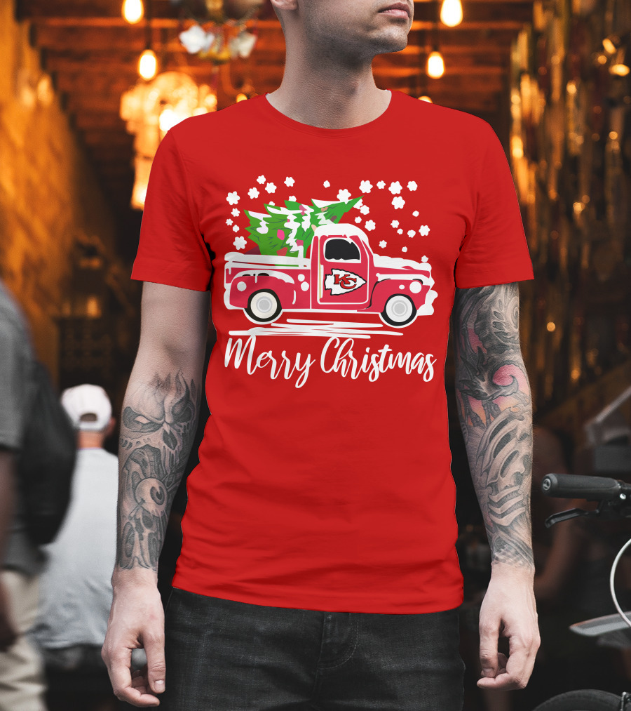 Kansas City Chiefs Vintage Truck Merry Christmas Snowflakes T-Shirt