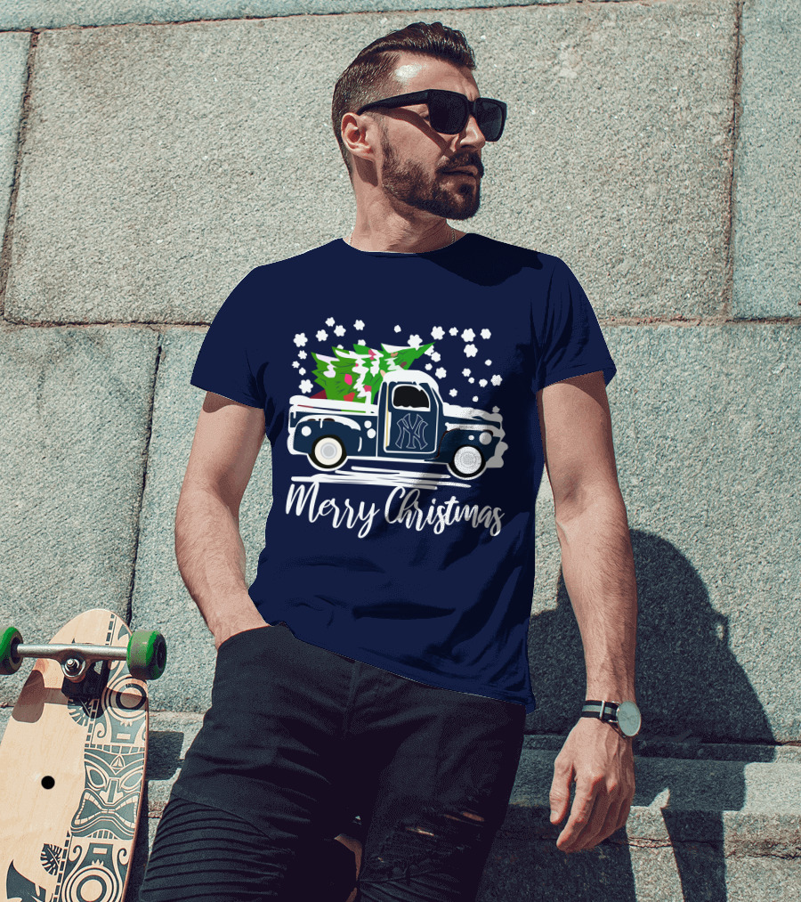 New York Yankees Vintage Truck Merry Christmas Snowflakes Tree T-Shirt