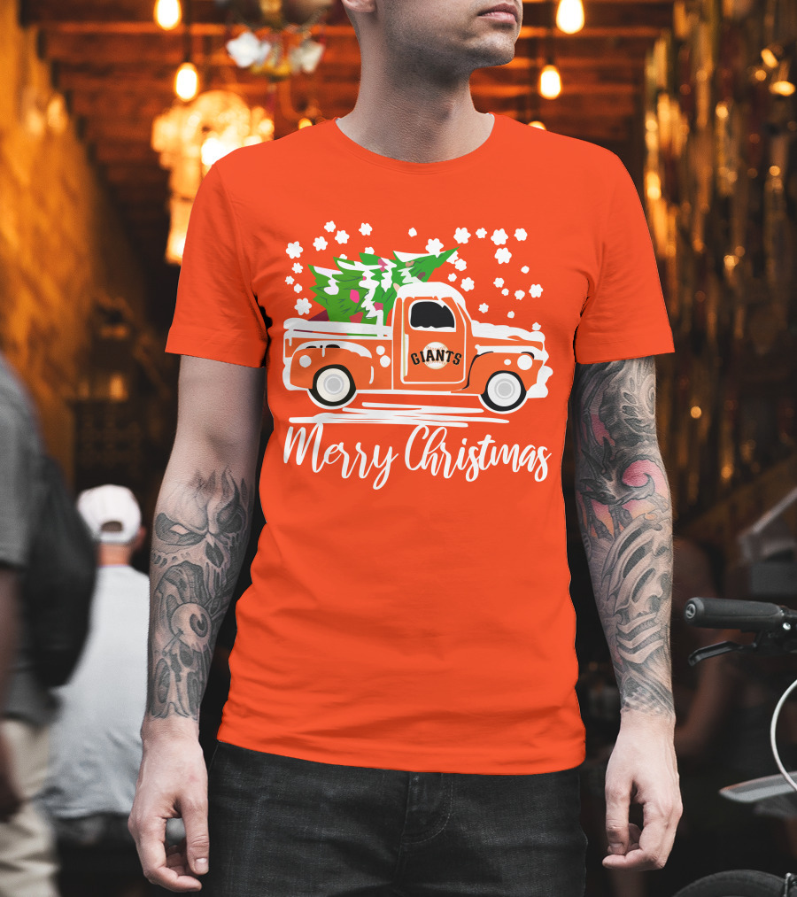 Merry Christmas San Francisco Giants Vintage Car with Snow and Tree T-Shirt