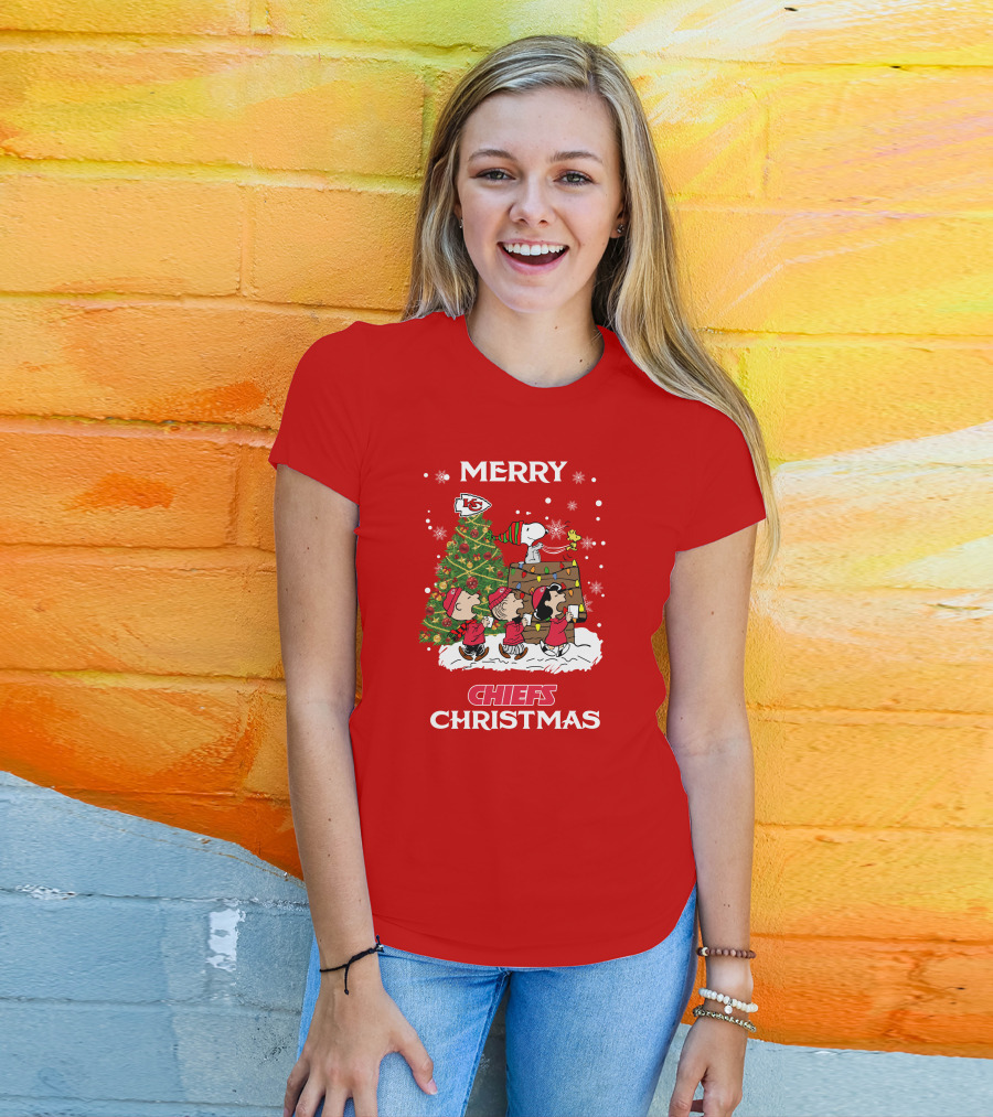 Kansas City Chiefs Merry Christmas Peanuts Tree Celebration T-Shirt